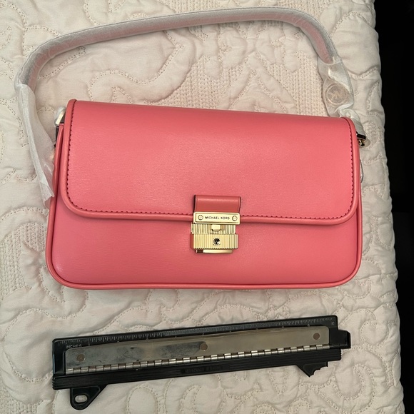 Michael Kors Tea Rose Bradshaw purse shoulder bag with gold clasp Barbie - Picture 1 of 5